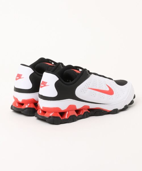 NIKE(ナイキ)の「NIKE ナイキ REAX 8 NSW SL メンズスニーカー トレーニングシューズ(リアックス8NSWSL) IR5118-103 ホワイト/ライトクリムゾン/ブラック(スニーカー・メンズ・ホワイト系その他・27.0cm/26.5cm/26.0cm/25.5cm/30.0cm/29.0cm/28.0cm/27.5cm)」の2枚目の写真
