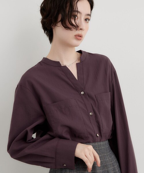 THE SHOP TK (ザ ショップ ティーケー )の「【刻みネックですっきり見え】Wポケット金ボタンシャツ(シャツ/ブラウス・レディース・ブラウン系その他/グリーン/アイボリー/スミクロ・13/12/14)」の4枚目の写真