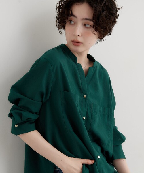 THE SHOP TK (ザ ショップ ティーケー )の「【刻みネックですっきり見え】Wポケット金ボタンシャツ(シャツ/ブラウス・レディース・ブラウン系その他/グリーン/アイボリー/スミクロ・13/12/14)」の1枚目の写真