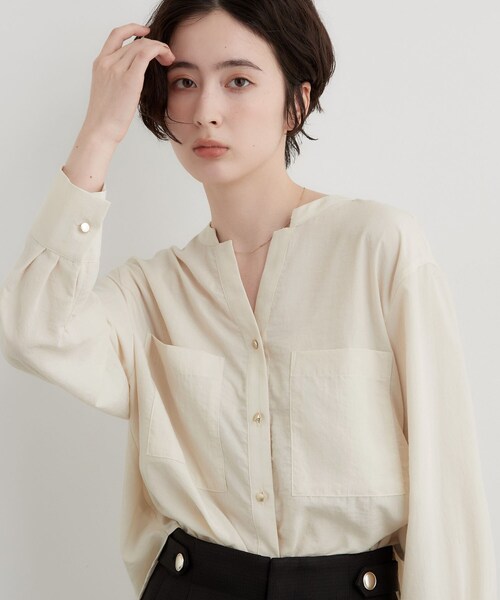 THE SHOP TK (ザ ショップ ティーケー )の「【刻みネックですっきり見え】Wポケット金ボタンシャツ(シャツ/ブラウス・レディース・ブラウン系その他/グリーン/アイボリー/スミクロ・13/12/14)」の2枚目の写真