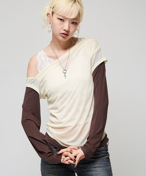 WHO'S WHO gallery(フーズフーギャラリー)の「レイヤードオフショルTEE(Tシャツ/カットソー・レディース・イエロー/ブラウン/グレー・FREE)」の3枚目の写真