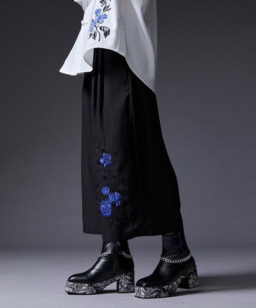 Ellno Loset(エルノロゼット)の「フラワー刺繍キュロットパンツ(その他パンツ・メンズ・ブラック/チャコール・LARGE/X-SMALL/SMALL/MEDIUM)」の6枚目の写真