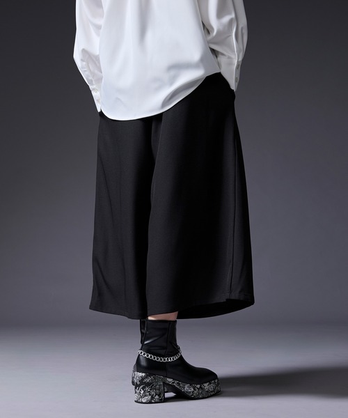 Ellno Loset(エルノロゼット)の「フラワー刺繍キュロットパンツ(その他パンツ・メンズ・ブラック/チャコール・LARGE/X-SMALL/SMALL/MEDIUM)」の10枚目の写真