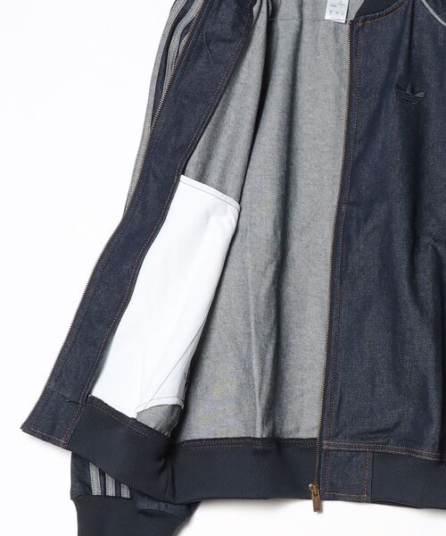 adidas（アディダス）の「SST ADICOLOR DENIM TRACK TOP / SST アディカラー デニム トラックトップ / アディダスオリジナルス adidas Originals（デニムジャケット・メンズ・ブルー・SMALL/MEDIUM/LARGE/X-LARGE/XX-LARGE/3XL/X-SMALL）」の13枚目の写真