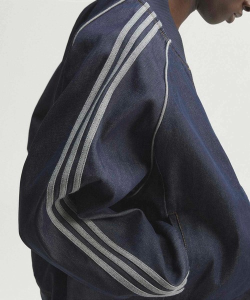 adidas（アディダス）の「SST ADICOLOR DENIM TRACK TOP / SST アディカラー デニム トラックトップ / アディダスオリジナルス adidas Originals（デニムジャケット・メンズ・ブルー・SMALL/MEDIUM/LARGE/X-LARGE/XX-LARGE/3XL/X-SMALL）」の4枚目の写真