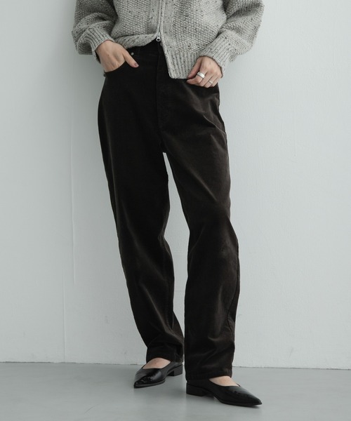 URBAN RESEARCH Sonny Label(アーバンリサーチサニーレーベル)の「コーデュロイカーブパンツ(その他パンツ・レディース・オフホワイト/チャコールグレー/ブラウン・38/36)」の2枚目の写真