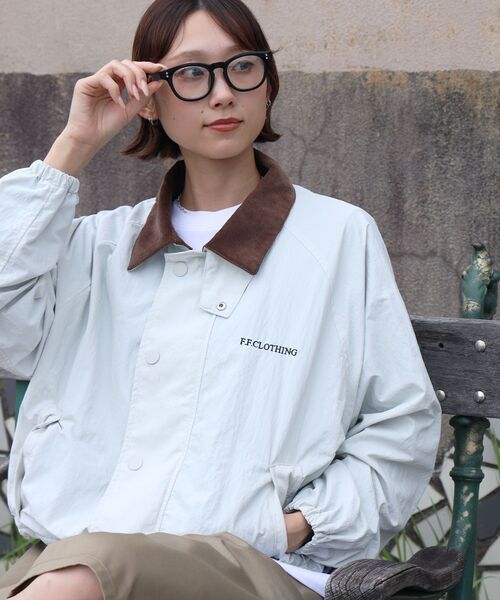 FFEIN(フェイン)の「【撥水加工】FFEIN(フェイン)2WAYコーディロイ衿ショートナイロンジャケット / ナイロン ジャケット コーデュロイ襟 ショート丈 アウター 撥水加工 レディース(ナイロンジャケット・レディース・ブラウン/アイボリー/カーキ/ブラック・FREE)」の2枚目の写真