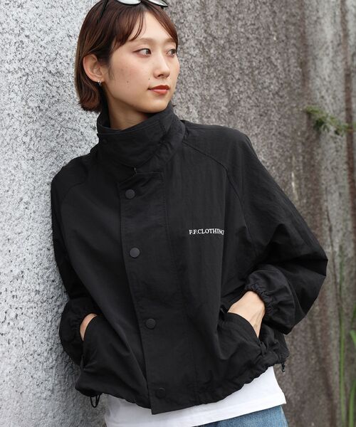 FFEIN(フェイン)の「【撥水加工】FFEIN(フェイン)2WAYコーディロイ衿ショートナイロンジャケット / ナイロン ジャケット コーデュロイ襟 ショート丈 アウター 撥水加工 レディース(ナイロンジャケット・レディース・ブラウン/アイボリー/カーキ/ブラック・FREE)」の1枚目の写真