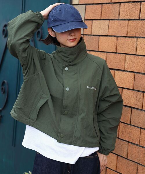 FFEIN(フェイン)の「【撥水加工】FFEIN(フェイン)2WAYコーディロイ衿ショートナイロンジャケット / ナイロン ジャケット コーデュロイ襟 ショート丈 アウター 撥水加工 レディース(ナイロンジャケット・レディース・ブラウン/アイボリー/カーキ/ブラック・FREE)」の11枚目の写真
