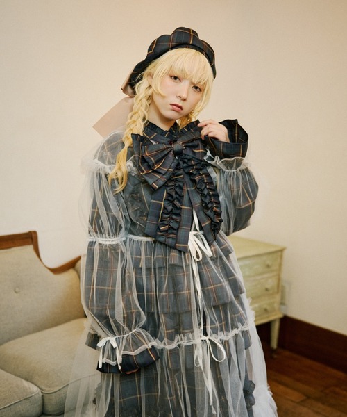 kutir(クティール)の「【クティールとレトロ】ビッグ襟チュールティアードワンピース(ワンピース・レディース・オフホワイト/ブラック・FREE)」の6枚目の写真