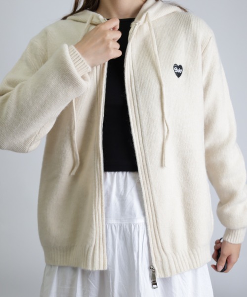 Vini(ヴィニ)の「ソフトニット・ジップパーカー(パーカー・レディース・ベージュ/ライトグレー系・ONESIZE)」の17枚目の写真