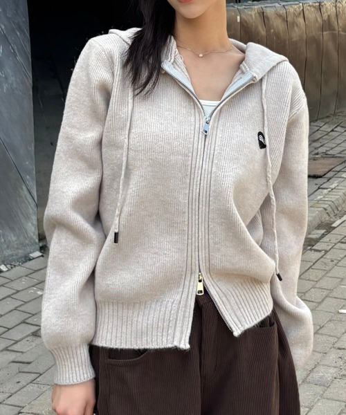 Vini(ヴィニ)の「ソフトニット・ジップパーカー(パーカー・レディース・ベージュ/ライトグレー系・ONESIZE)」の21枚目の写真