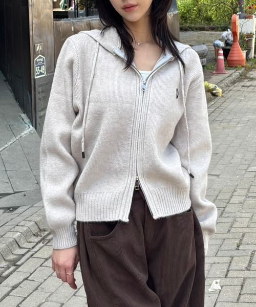 Vini(ヴィニ)の「ソフトニット・ジップパーカー(パーカー・レディース・ベージュ/ライトグレー系・ONESIZE)」の19枚目の写真