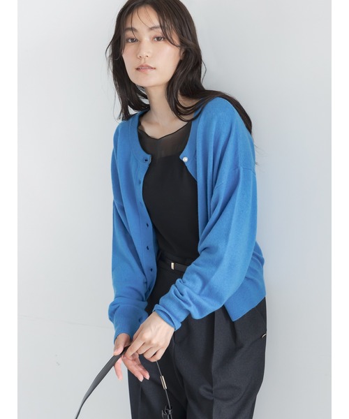 Te chichi(テチチ)の「カシミヤ混パール釦2WAYニット(カーディガン/ボレロ・レディース・オフホワイト/ブルー/ピンク/グレー・F)」の20枚目の写真