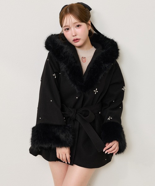 one after another NICE CLAUP(ワンアフターアナザーナイスクラップ)の「【Premium order】ビジューファーコート(その他アウター・レディース・ブラック/ベージュ/アイボリー/ピンク/サックスブルー・MEDIUM/SMALL)」の8枚目の写真