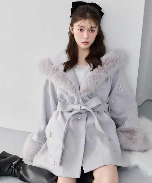 one after another NICE CLAUP(ワンアフターアナザーナイスクラップ)の「【Premium order】ビジューファーコート(その他アウター・レディース・ブラック/ベージュ/アイボリー/ピンク/サックスブルー・MEDIUM/SMALL)」の11枚目の写真