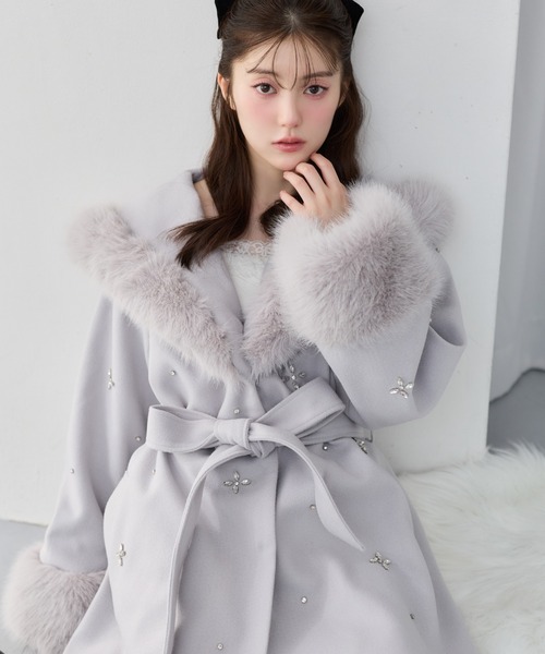 one after another NICE CLAUP(ワンアフターアナザーナイスクラップ)の「【Premium order】ビジューファーコート(その他アウター・レディース・ブラック/ベージュ/アイボリー/ピンク/サックスブルー・MEDIUM/SMALL)」の12枚目の写真