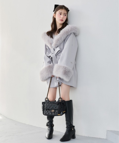 one after another NICE CLAUP(ワンアフターアナザーナイスクラップ)の「【Premium order】ビジューファーコート(その他アウター・レディース・ブラック/ベージュ/アイボリー/ピンク/サックスブルー・MEDIUM/SMALL)」の13枚目の写真