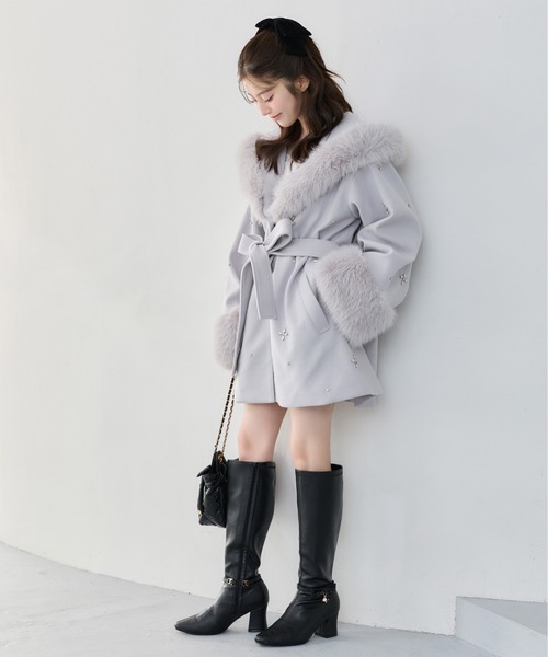 one after another NICE CLAUP(ワンアフターアナザーナイスクラップ)の「【Premium order】ビジューファーコート(その他アウター・レディース・ブラック/ベージュ/アイボリー/ピンク/サックスブルー・MEDIUM/SMALL)」の14枚目の写真