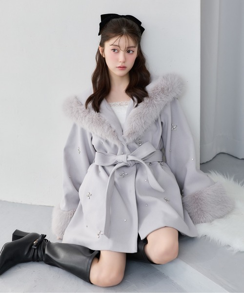 one after another NICE CLAUP(ワンアフターアナザーナイスクラップ)の「【Premium order】ビジューファーコート(その他アウター・レディース・ブラック/ベージュ/アイボリー/ピンク/サックスブルー・MEDIUM/SMALL)」の15枚目の写真