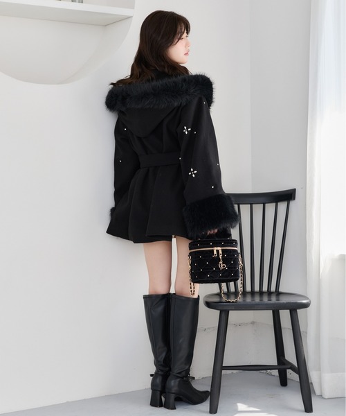 one after another NICE CLAUP(ワンアフターアナザーナイスクラップ)の「【Premium order】ビジューファーコート(その他アウター・レディース・ブラック/ベージュ/アイボリー/ピンク/サックスブルー・MEDIUM/SMALL)」の18枚目の写真