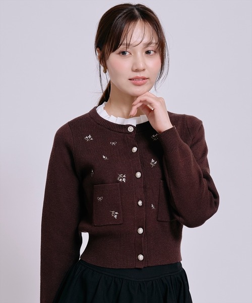 WILLSELECTION（ウィルセレクション）の「モチーフ刺繍フリルカラーカーディガン（カーディガン/ボレロ・レディース・ブルー/ダークブラウン/ブラック/オフホワイト・FREE）」の3枚目の写真