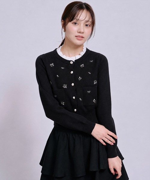 WILLSELECTION（ウィルセレクション）の「モチーフ刺繍フリルカラーカーディガン（カーディガン/ボレロ・レディース・ブルー/ダークブラウン/ブラック/オフホワイト・FREE）」の2枚目の写真