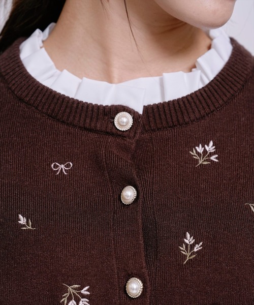 WILLSELECTION（ウィルセレクション）の「モチーフ刺繍フリルカラーカーディガン（カーディガン/ボレロ・レディース・ブルー/ダークブラウン/ブラック/オフホワイト・FREE）」の5枚目の写真