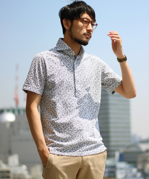 MEN'S BIGI（メンズビギ）の「鹿の子ポロシャツ/フラワープリント（ポロシャツ・メンズ・ホワイト/ネイビー/ブルー・S/M/L）」の2枚目の写真