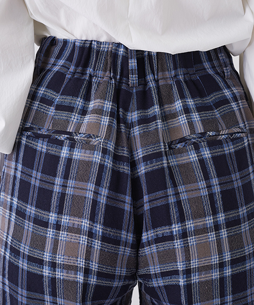 UNITED TOKYO（ユナイテッドトウキョウ）の「シアーチェックハイウエストパンツ（スラックス・レディース・ネイビー・1）」の5枚目の写真