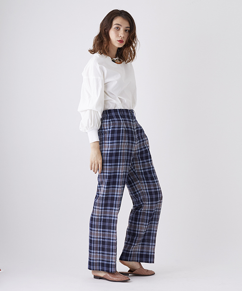 UNITED TOKYO（ユナイテッドトウキョウ）の「シアーチェックハイウエストパンツ（スラックス・レディース・ネイビー・1）」の6枚目の写真