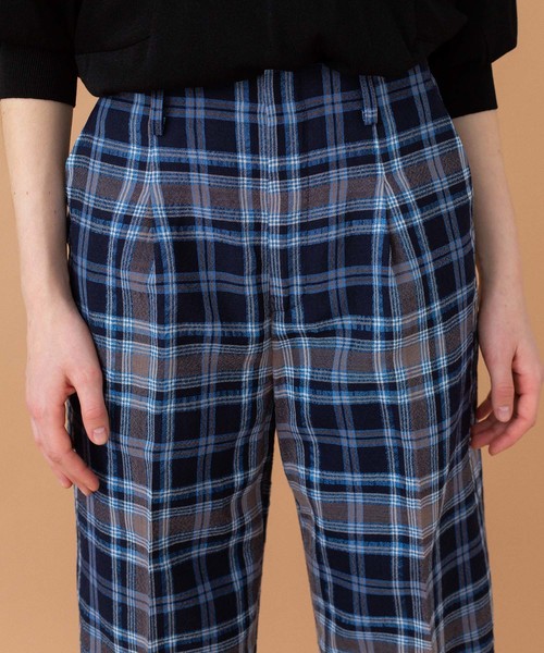 UNITED TOKYO（ユナイテッドトウキョウ）の「シアーチェックハイウエストパンツ（スラックス・レディース・ネイビー・1）」の20枚目の写真