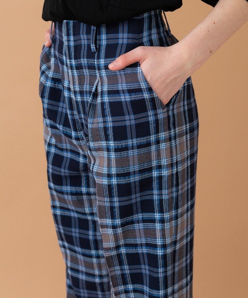UNITED TOKYO（ユナイテッドトウキョウ）の「シアーチェックハイウエストパンツ（スラックス・レディース・ネイビー・1）」の21枚目の写真