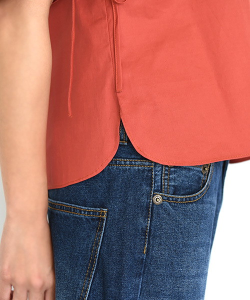 Luz Llena（ラズレナ）の「[綿100%]シャーリングスリーブコットンブラウス（Tシャツ/カットソー・レディース・レッド/オフホワイト・MEDIUM）」の7枚目の写真