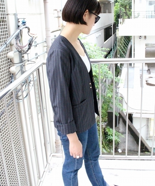 ottilie（オティーリエ）の「ストライプジャケット（ノーカラージャケット・レディース・ブラック/チャコールグレー・FREE）」の4枚目の写真