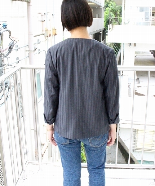 ottilie（オティーリエ）の「ストライプジャケット（ノーカラージャケット・レディース・ブラック/チャコールグレー・FREE）」の5枚目の写真