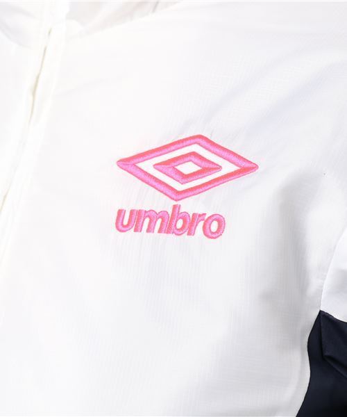 UMBRO（アンブロ）の「WM ライトインシュレーションウインドジャケット UCA4756W（ブルゾン・レディース・ブラック×ブルー/ネイビー/ホワイト×ネイビー・LL/S/L/M）」の4枚目の写真