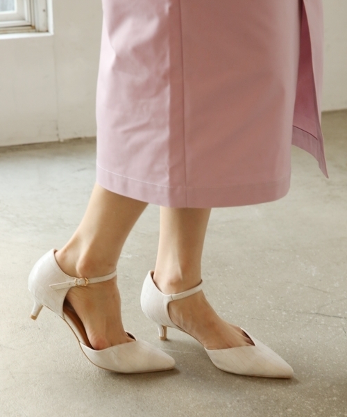 A part by（アパートバイ）の「【WEB限定サイズ・カラー】セパレートパンプス　781549（パンプス・レディース・ホワイト系その他/ブラック/ブラック系その他/ベージュ系その他/グリーン/ピンク・MEDIUM/LARGE/X-LARGE）」の2枚目の写真