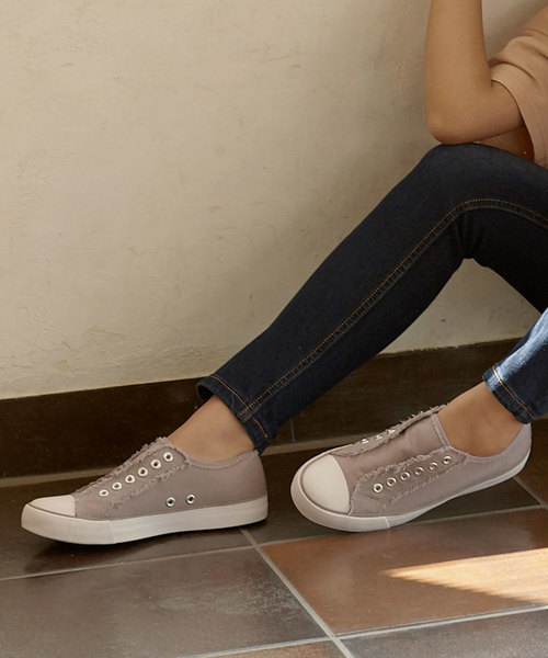 KOBE LETTUCE（コウベレタス）の「フリンジキャンバスベーシックスリッポン（スニーカー・レディース・ブラック/カーキ/ホワイト/グレー/アイボリー/オレンジ/ダークベージュ/パープル/コーラルピンク/レッド系その他/ダークカーキ/ブラウン/ライトベージュ/グリーン系その他/グリーン・L/LL/M/S）」の5枚目の写真