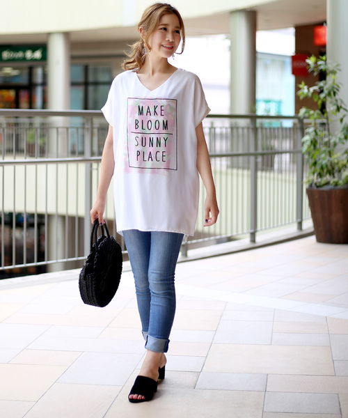 Bab Bou Jeloud（バブブージュルード）の「花柄3DロゴTシャツ（T 