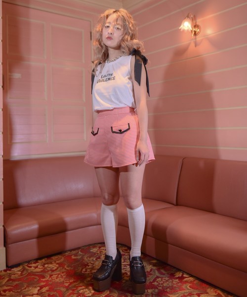 Last Virgin(ラストバージン)の「ハートボタンパイピングギンガムチェックハイウエストショートパンツ(その他パンツ・レディース・ブラック/レッド・FREE)」の3枚目の写真