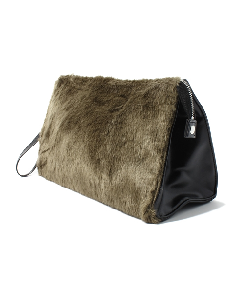 SENSE OF PLACE by URBAN RESEARCH（センスオブプレイスバイアーバンリサーチ）の「フェイクファー三角クラッチ （クラッチバッグ・レディース・グレー/ベージュ/カーキ・FREE）」の5枚目の写真