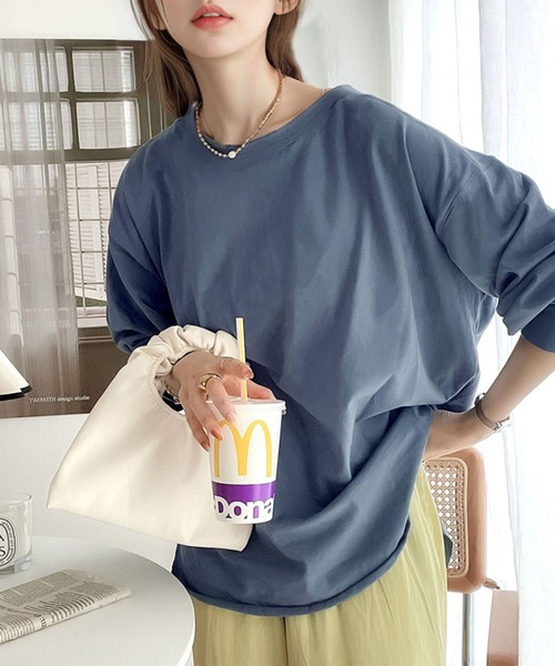 classicalelf（クラシカルエルフ）の「後ろ姿が印象的。バックヘンリーネックオーバーサイズカットソー(長袖)（Tシャツ/カットソー・レディース・ホワイト/ブラック/ベージュ/ブラウン/グレイッシュブルー/モスグリーン/その他/グレイッシュベージュ・MEDIUM/LARGE/X-LARGE/XX-LARGE）」の15枚目の写真