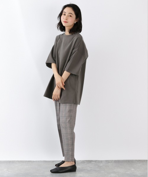 LOWRYS FARM（ローリーズファーム）の「ＢＩＧチュニックＴＥＥ　878545（Tシャツ/カットソー・レディース・チャコールグレー/ブラック/ベージュ/オフホワイト/ブルー・FREE）」の6枚目の写真