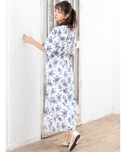 fifth(フィフス)の「バックシャンカシュクールフラワーワンピース(ワンピース・レディース・ホワイト/ネイビー・MEDIUM)」の2枚目の写真