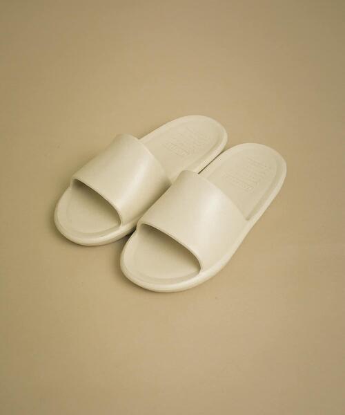 SENSE OF PLACE by URBAN RESEARCH（センスオブプレイスバイアーバンリサーチ）の「TAW&TOE　ZEROVITY SLIDE（サンダル・レディース・ホワイト/ネイビー・SMALL/MEDIUM）」の3枚目の写真
