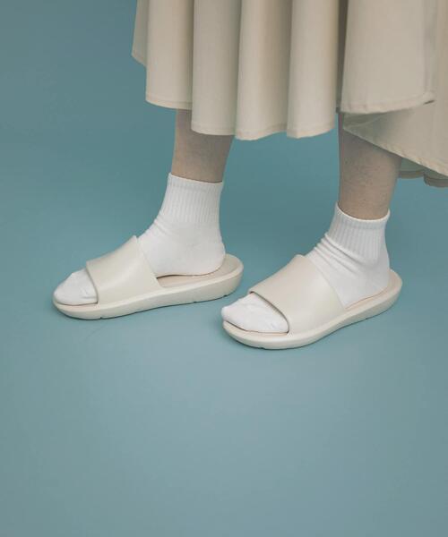 SENSE OF PLACE by URBAN RESEARCH（センスオブプレイスバイアーバンリサーチ）の「TAW&TOE　ZEROVITY SLIDE（サンダル・レディース・ホワイト/ネイビー・SMALL/MEDIUM）」の5枚目の写真