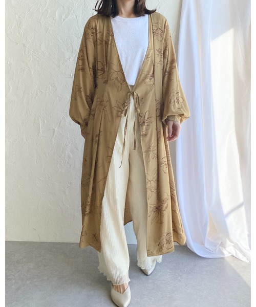 She's Closet(シーズクローゼット)の「花柄カシュクールロングガウンワンピース(ワンピース・レディース・ライトベージュ/ブラック/サンドベージュ・FREE)」の7枚目の写真