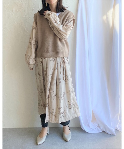 She's Closet(シーズクローゼット)の「花柄カシュクールロングガウンワンピース(ワンピース・レディース・ライトベージュ/ブラック/サンドベージュ・FREE)」の8枚目の写真