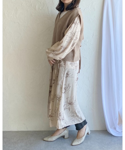She's Closet(シーズクローゼット)の「花柄カシュクールロングガウンワンピース(ワンピース・レディース・ライトベージュ/ブラック/サンドベージュ・FREE)」の10枚目の写真